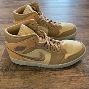 Nike Air Jordan 1 Mid SE woman's shoes size 9